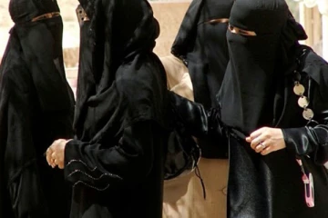 பொதுவெளியில் முகத்தை மறைக்கும் ஆடைகளை அணிவது தடை