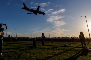 கனடிய விமான சேவை நிறுவனங்களின் தீா்மானம்