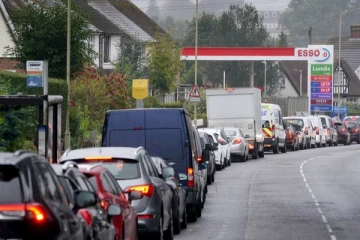 பிரித்தானியாவில் நெருக்கடி நிலை;  களத்தில் இறக்கப்படும் இராணுவத்தினர்