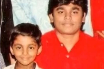 இந்த புகைப்படத்தில் ஏ.ஆர். ரஹ்மான் உடன் இருக்கும் சிறுவன் யார் தெரியுமா.. இதோ பாருங்க