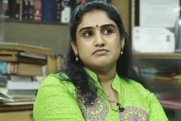 என்னுடைய ஹூரோ இவர் தான்... நடிகை வனிதா வெளியிட்ட புகைப்படத்தால் ஆடிப்போன ரசிகர்கள்!