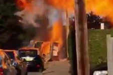 அமெரிக்காவில் கார் ஒன்று திடீரென வெடித்ததில் பெரும் பரபரப்பு!