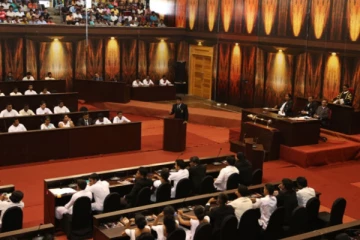 අදත් පාර්ලිමේන්තුව විශේෂ වෙයි..සජීවී විකාශනය මෙතනින් බලන්න.(LIVE)