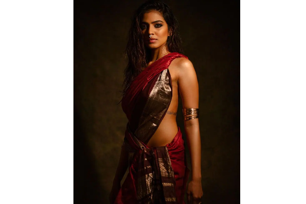 போட்டோஷூட் மூலம் இணையத்தை பற்ற வைத்த நடிகை மாளவிகா மோகனன்.. ரசிகர்களை கவர்ந்த புகைப்படம் | Malavika Mohan Latest Photoshoot Gone Viral