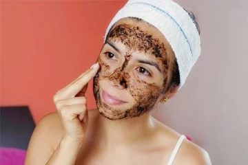 உங்க முகம் பிரகாசமா ஜொலிக்க வேண்டுமா? காபி பொடியை இப்படி யூஸ் பணணுங்க போதும்