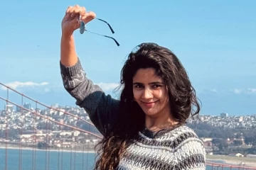 பிக் பாஸ் சௌந்தர்யா அமெரிக்காவுக்கு சென்று என்ன செய்திருக்கிறார் பாருங்க