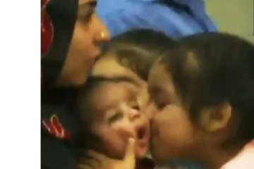 காபூலில் இருந்து தப்பித்த இரண்டு குழந்தைகளின் பாசப்போராட்டம்! மெய் சிலிர்க்க வைக்கும் காட்சி