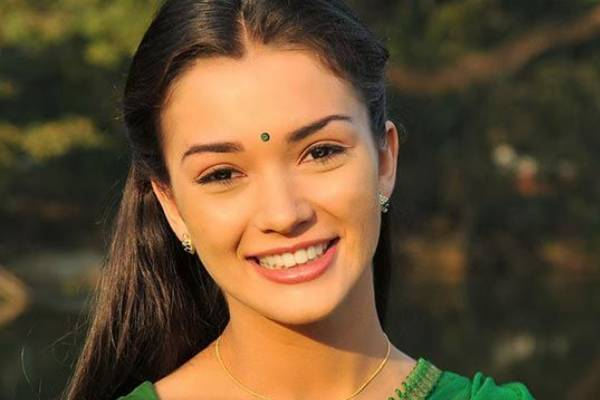 நடிகை ஏமி ஜாக்சனா இது..? என்ன இப்படி இருக்காங்க? அடையாளமே தெரியல | Actress Amy Jackson Recent Weingt Loss Photos