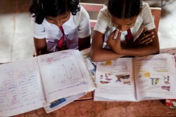 யாழில் பாடசாலை மாணவியை அடித்த ஆசிரியருக்கு நேர்ந்த கதி!