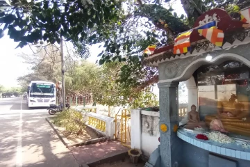 திருகோணமலை கடற்கரை பகுதியில் சட்டவிரோத வியாபார நிலையங்கள்