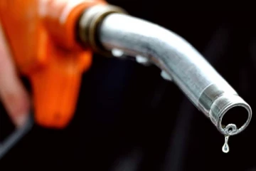 විශේෂ පිරිසකට ලබා දුන් ඉන්ධන ගැන නිවේදනයක්..