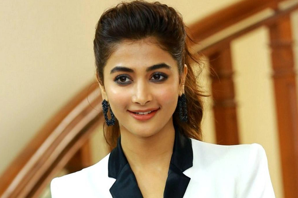 ராதே ஷ்யாம் படத்திற்காக நடிகை பூஜா ஹெக்டே வாங்கியுள்ள சம்பளம்.. எவ்வளவு தெரியுமா | Pooja Hegde Salary For Radhe Shyam Movie