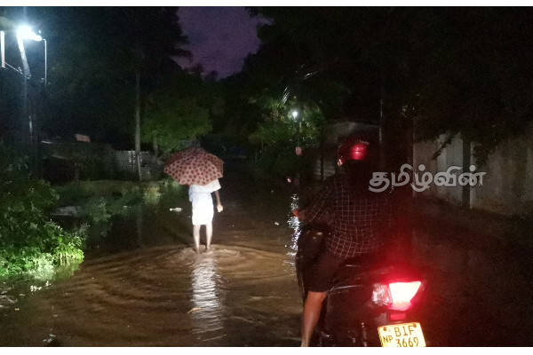 வவுனியாவில் கடும் மழை! இயல்பு வாழ்க்கை பாதிப்பு (PHOTOS) | Vavniya Weather Report