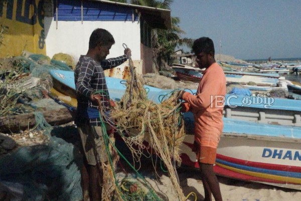 யாழ் கடற்றொழிலாளர்கள் விடுத்துள்ள அவசர கோரிக்கை | Point Pedro Fishermen Hit By Indian Poaching