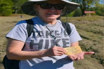 பூங்காவில் நடைபயணம் சென்ற  தம்பதியினருக்கு அடித்த அட்டகாசமான அதிஷ்டம்