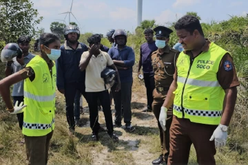 විශ්වවිද්‍යාල කථිකාචාර්යවරියක් බිහිසුණු ලෙස ඝාතනය කරලා - 21 හැවිරිදි බෑනා සහ 19 හැවිරිදි දියණිය අත්අඩංගුවට