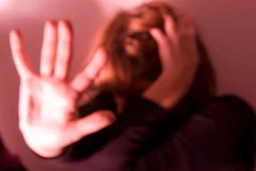 வெளிநாடு சென்ற இலங்கை பெண்களின் பரிதாபம்  - இருட்டு அறையில் நடக்கும் கொடுமைகள்