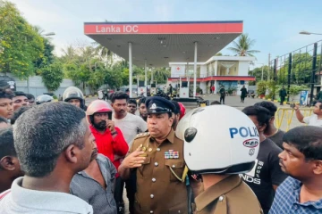 யாழ்ப்பாணத்தில் மாலையுடன் மூடப்படும் எரிபொருள் நிரப்பு நிலையங்கள் - மாவட்டச் செயலர் வெளியிட்ட தகவல்
