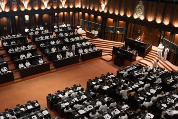 இலங்கை நாடாளுமன்ற உறுப்பினர்கள் 225 பேரின் சம்பளம் இரத்து செய்யப்படுமா?