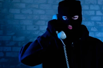 யாழ் பத்து காவல் நிலையங்கள் மீது விடுக்கப்பட்ட மிரட்டல் ; அச்சத்தில் பொலிஸார்