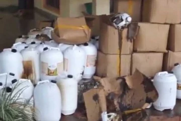 නැනෝ දියර පොහොර කෑනුත් පුපුරා යයි..භාවිතයේදී පොහොර ඉසින යන්ත්රත් ක්රියාවිරහිත වේ..(VIDEO)