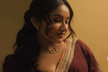 சேலையில் மயக்கும் லுக்!! ஆள் அடையாளம் தெரியாத அளவிற்கு மாறிய ரவீனா தாஹா..