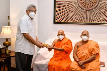 திடீரென கோட்டாபயவை சந்தித்த முருத்தெட்டுவே ஆனந்த தேரர்! காரணம் வெளியாகியது! (படங்கள்)