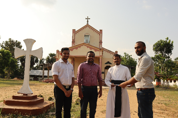 அரச வைத்திய அதிகாரிகள் சங்கத்தினரால் மதத்தலைவர்கள் மற்றும் பொதுமக்களை தெளிவுபடுத்துகின்ற துண்டுபிரசுரங்கள் விநியோகம் (Photos) | State Medical Officers Association