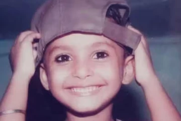 இந்த புகைப்படத்தில் இருக்கும் முன்னணி நடிகர் யார் தெரியுமா.. இவருடைய மரணம் இந்தியாவை உலுக்கியது