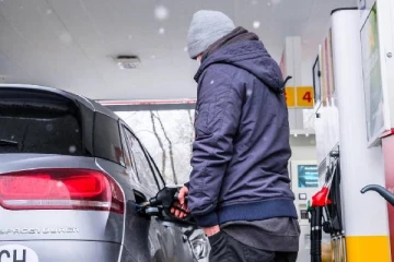 சுவிட்சர்லாந்தில் உச்சம் தொடும் எரிபொருள் விலை