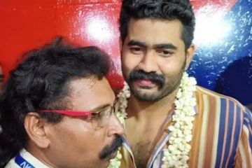 பேருந்தில் நடிகையிடம் ஆபாச செய்கை: ஜாமீனில் வந்தவருக்கு பூமாலை வரவேற்பு