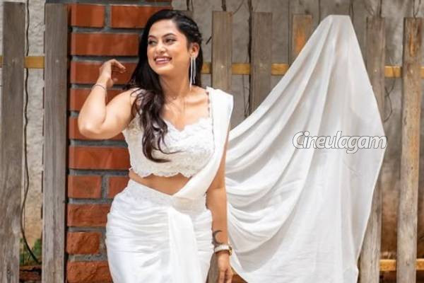 கடற்கரையில் கிளாமராக புடவை அணிந்து அய்யனார் துணை நடிகை மதுமிதா எடுத்த போட்டோ ஷுட்... செம வைரல் | Ayyanar Thunai Serial Madhumitha Glamour Photo