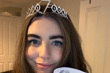 வெறும் ஏழு பிறந்தநாட்களை மட்டும் கொண்டாடிய இளம்பெண்ணுக்கு வயது 28: ஒரு சுவாரஸ்ய செய்தி