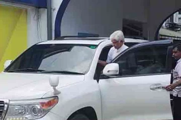 நேற்று நியமனம் பெற்ற அர்ஜுன ரணதுங்க இன்று வெளியேறினார்!