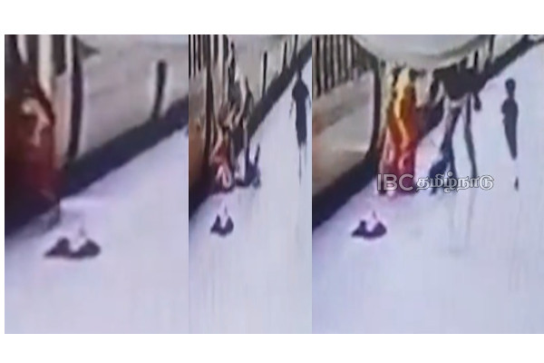 uttar-pradesh-woman-stumbles-moving-train