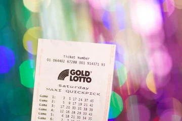 குளிர்சாதன பெட்டியில் சிக்கிய பேப்பரால் கோடீஸ்வரியான பெண்!