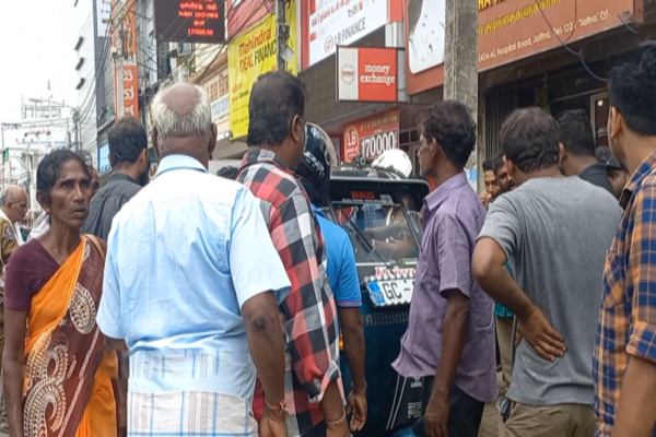 யாழில் பரபரப்பை ஏற்படுத்திய இருவர் அதிரடி கைது! | Two People Who Caused A Stir Yali Were Arrested