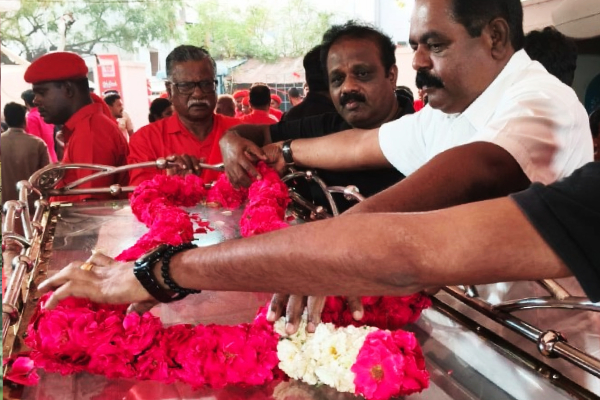 மறைந்த மூத்த தலைவர் நல்லகண்ணு - நேரில் சென்று சிறிதரன் எம்.பி. அஞ்சலி | Cpi Veteran R Nallakannu Passes Away At 101