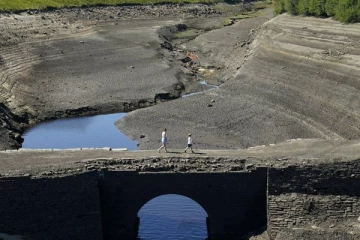 இங்கிலாந்தில் நீரை சிக்கனமாக பயன்படுத்தமாறு அவசர கோரிக்கை