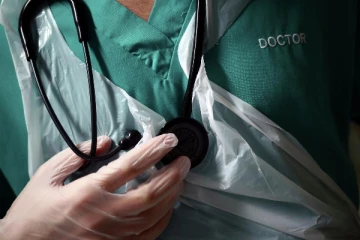 மருத்துவர் அனுப்பிய கிறிஸ்துமஸ் செய்தியால் நோயாளிகள் அதிர்ச்சி!