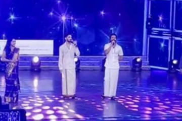 அப்பா தனுஷை போலவே வேட்டி சட்டையில் வந்த மகன்கள்! அரங்கத்தையே அதிர விட்ட அனிருத்தின் குத்தாட்டம்