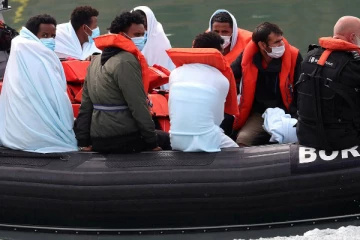 சட்டவிரோதமாக நுழைந்த நூற்றுக்கணக்கான புலம்பெயர்ந்தோர் மாயம்