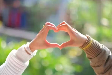 காதலி வீட்டில் வைத்து காதலன் மீது சரமாரி தாக்குதல்