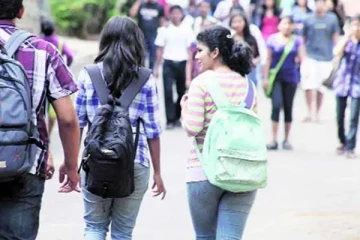 பல்கலைக்கழக மாணவிகளின் நிர்வாண காணொளியால் அதிர்ச்சி!