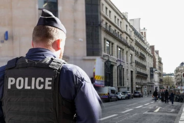 அமெரிக்க வங்கி மீது தாக்குதல் முயற்சி: இருவர் கைது