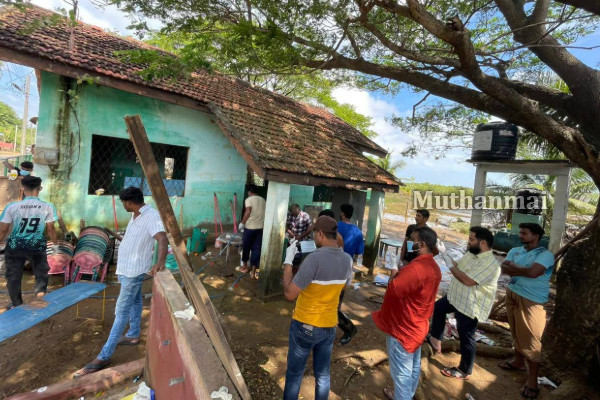 வெள்ளத்தால் பாதிக்கப்பட்ட மக்களின் வீடுகளை சுத்தம் செய்யும் இம்ரான் மஹ்ரூப் எம்.பி | Imran Mahroop Mp Cleaning The Affected House