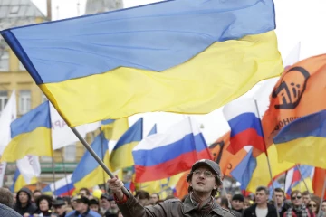 ரஷ்யாவின் அச்சுறுத்தலுக்கு எதிர்ப்பு தெரிவித்து உக்ரேனியர்கள் பேரணி