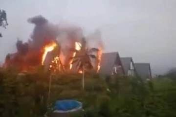 யோஷிதவுக்கு சொந்தமான உணவகம் தீக்கிரை (Video)