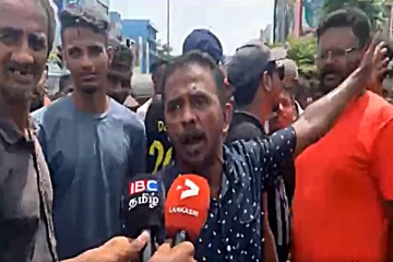 கொழும்பில் வீதியை மறித்து போராட்டத்தில் இறங்கிய மக்கள்(Video)