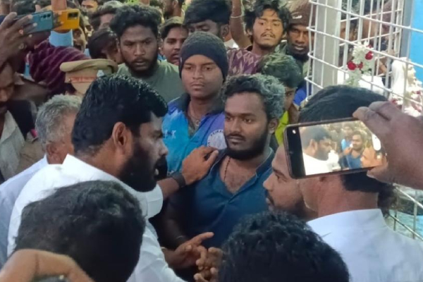 ஆலயம் உங்கள் பெயரில் உள்ளதா..? - அண்ணாமலையை தடுத்து நிறுத்திய கிறிஸ்தவ வாலிபர்கள்! - தமிழ்நாடு